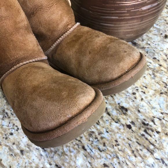 Ugg Australia Bailey Button Triplet Youth Round Toe Suede Tan Winter Boot 2 - Picture 10 of 10